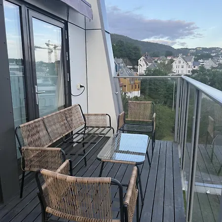 Апартаменты Moderne Med Terrasse Og Parkering Берген