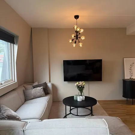 Апартаменты Moderne Med Terrasse Og Parkering *